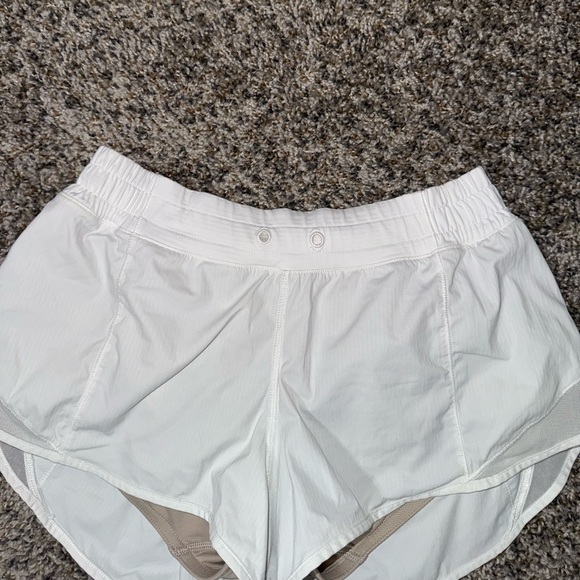Lululemon hotty hot short size 6 - Picture 2 of 10
